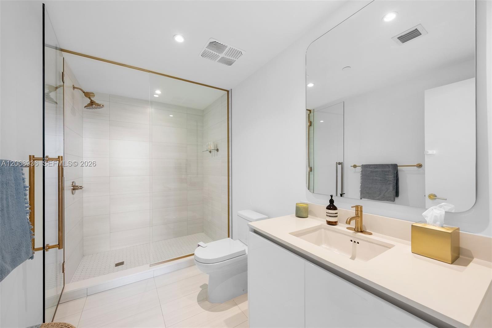 2678 Tigertail Avenue 1806 Property Photo 16