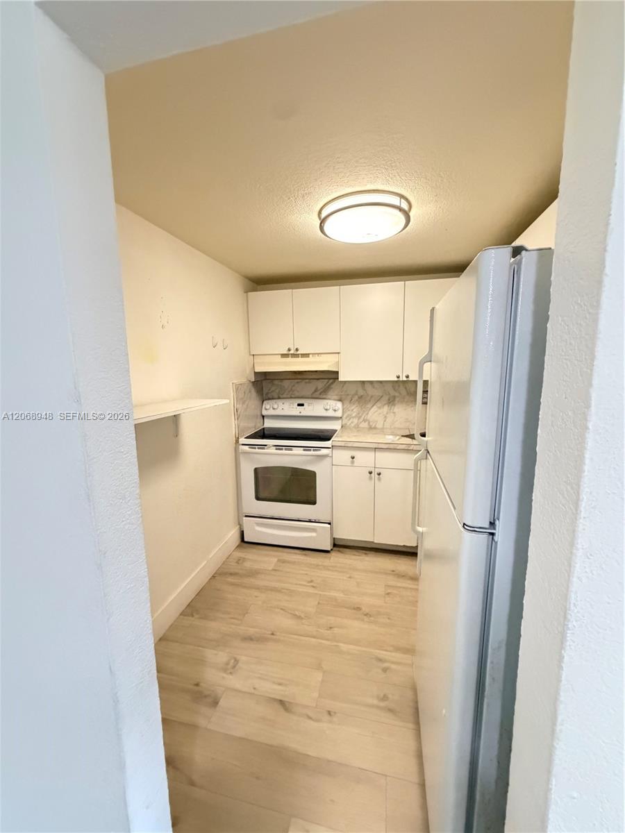 606 W 81st Street 209 Property Photo 3