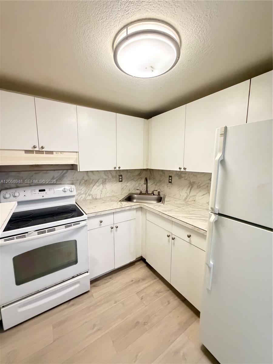 606 W 81st Street 209 Property Photo 4