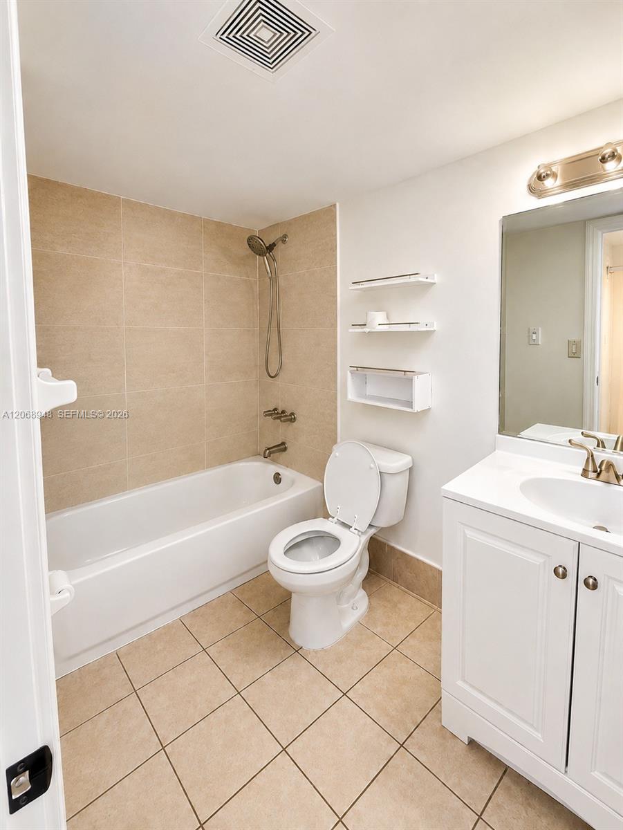606 W 81st Street 209 Property Photo 6