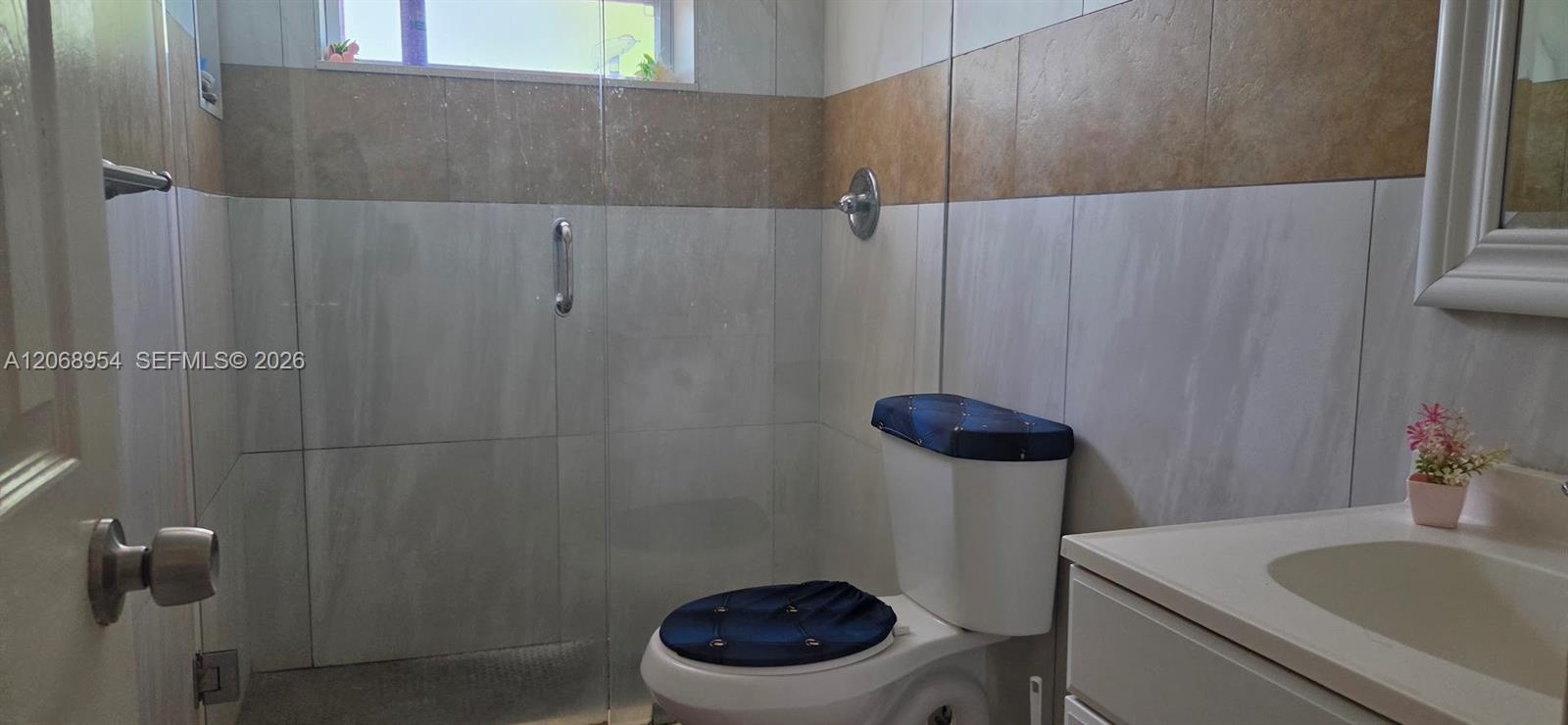 601 W Sample Road Property Photo 12