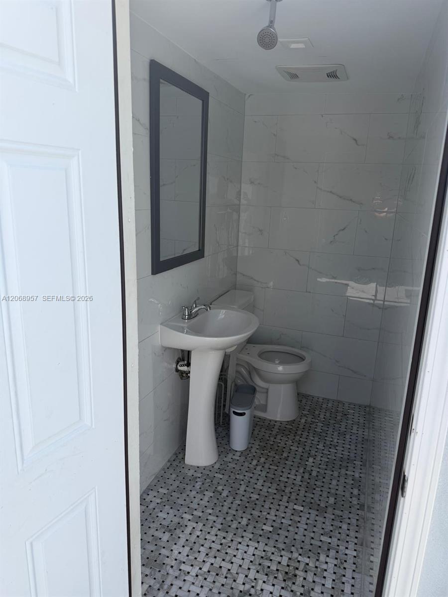19700 Nw 44th Avenue . Property Photo 10