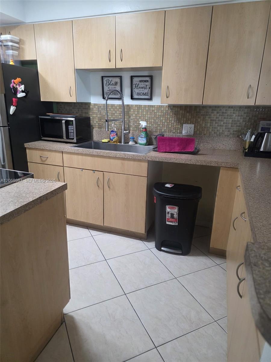 A12068987 Property Photo 6