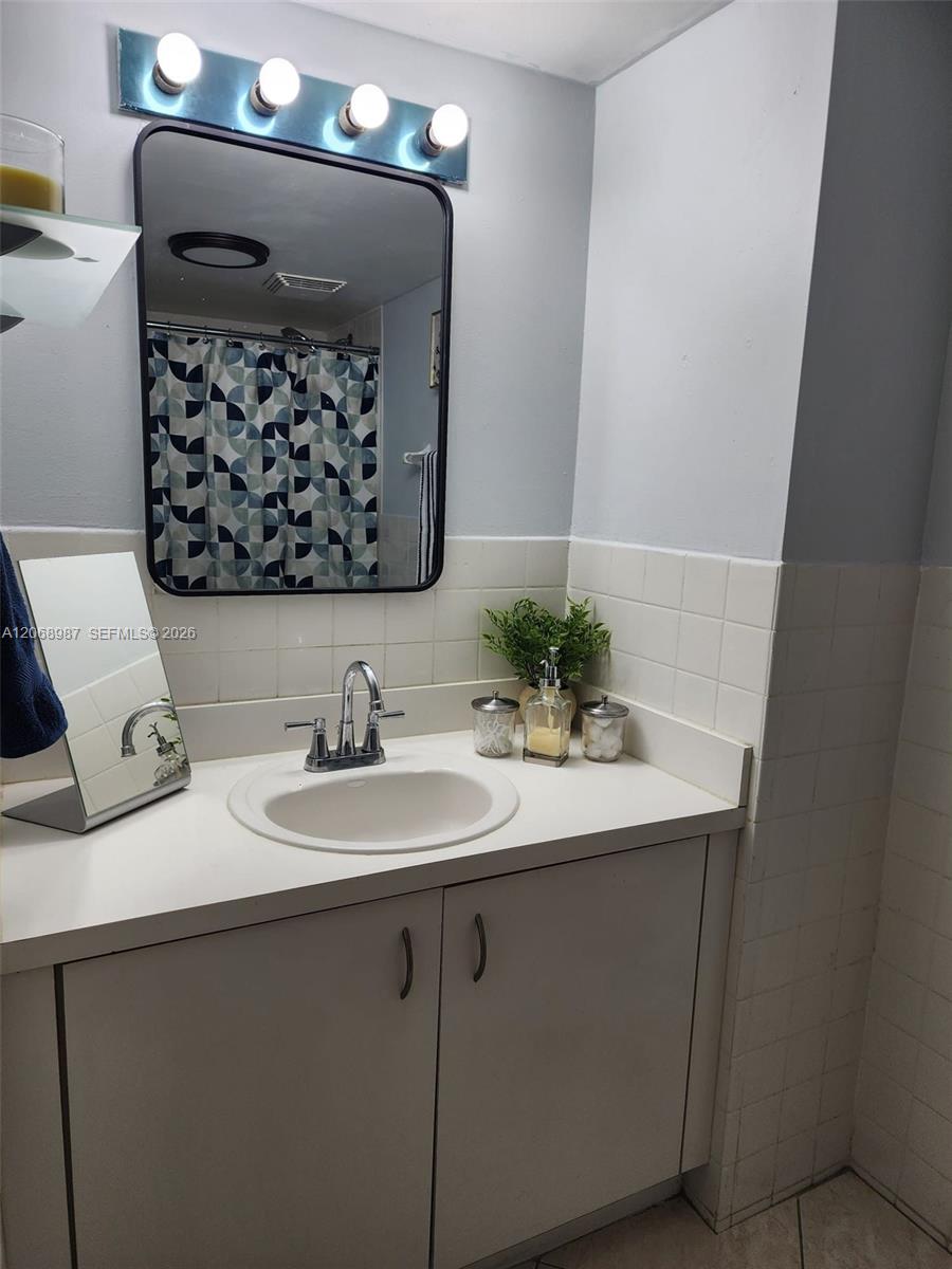 A12068987 Property Photo 11