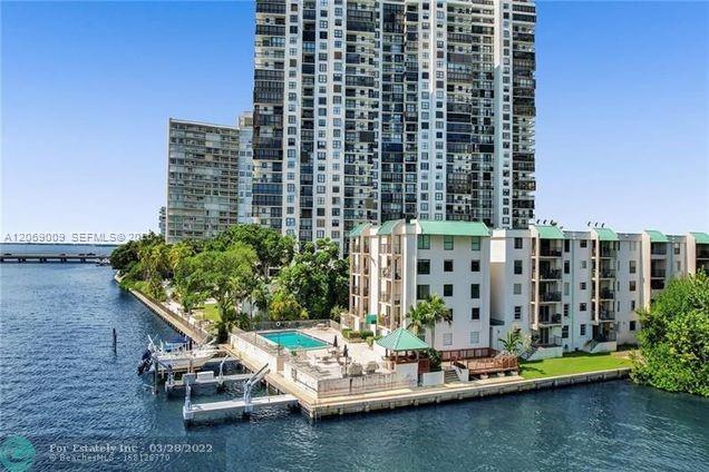 2201 Brickell Avenue 96 Property Photo 1