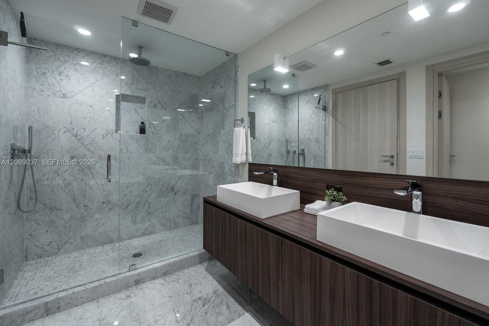 1000 Brickell Plaza 4502 Property Photo 10