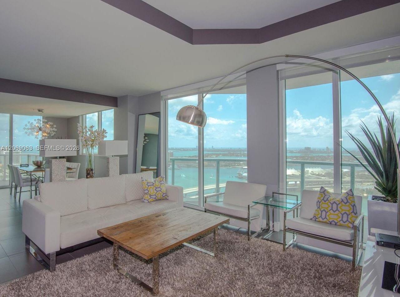 244 Biscayne Boulevard 3902 Property Photo 1