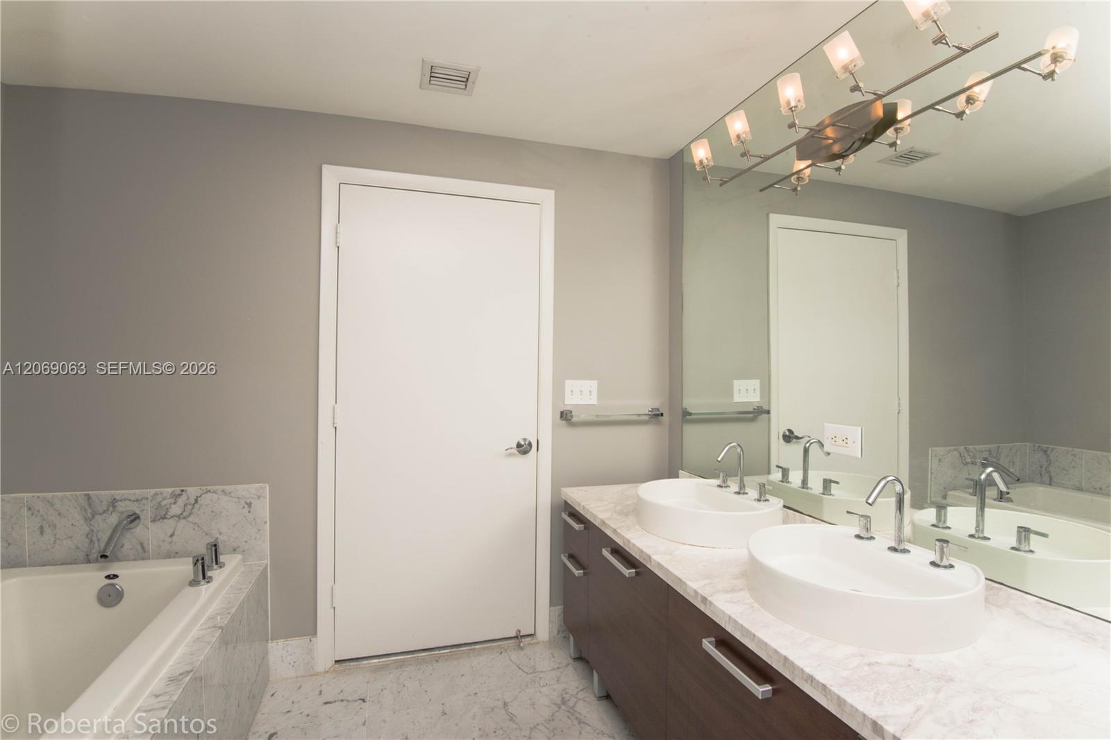 244 Biscayne Boulevard 3902 Property Photo 15