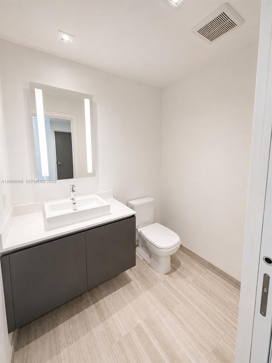 1451 Brickell Avenue 2706 Property Photo 9
