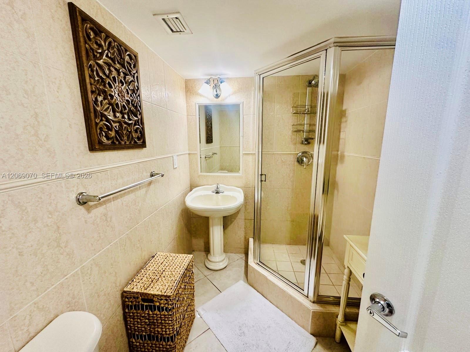 2555 Collins Avenue 704 Property Photo 11