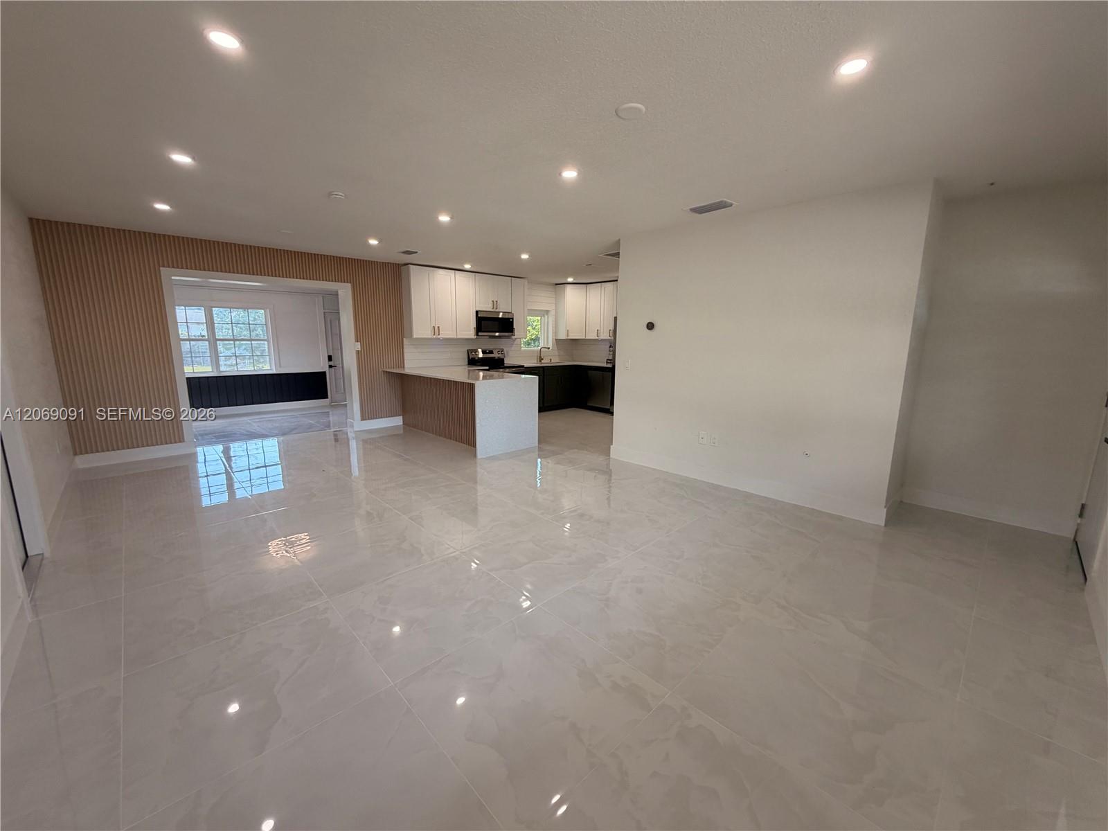 A12069091 Property Photo 25