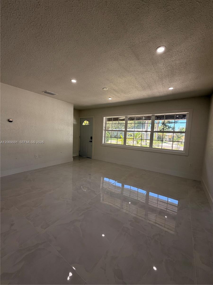 A12069091 Property Photo 26