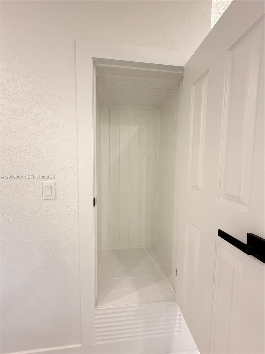A12069091 Property Photo 31
