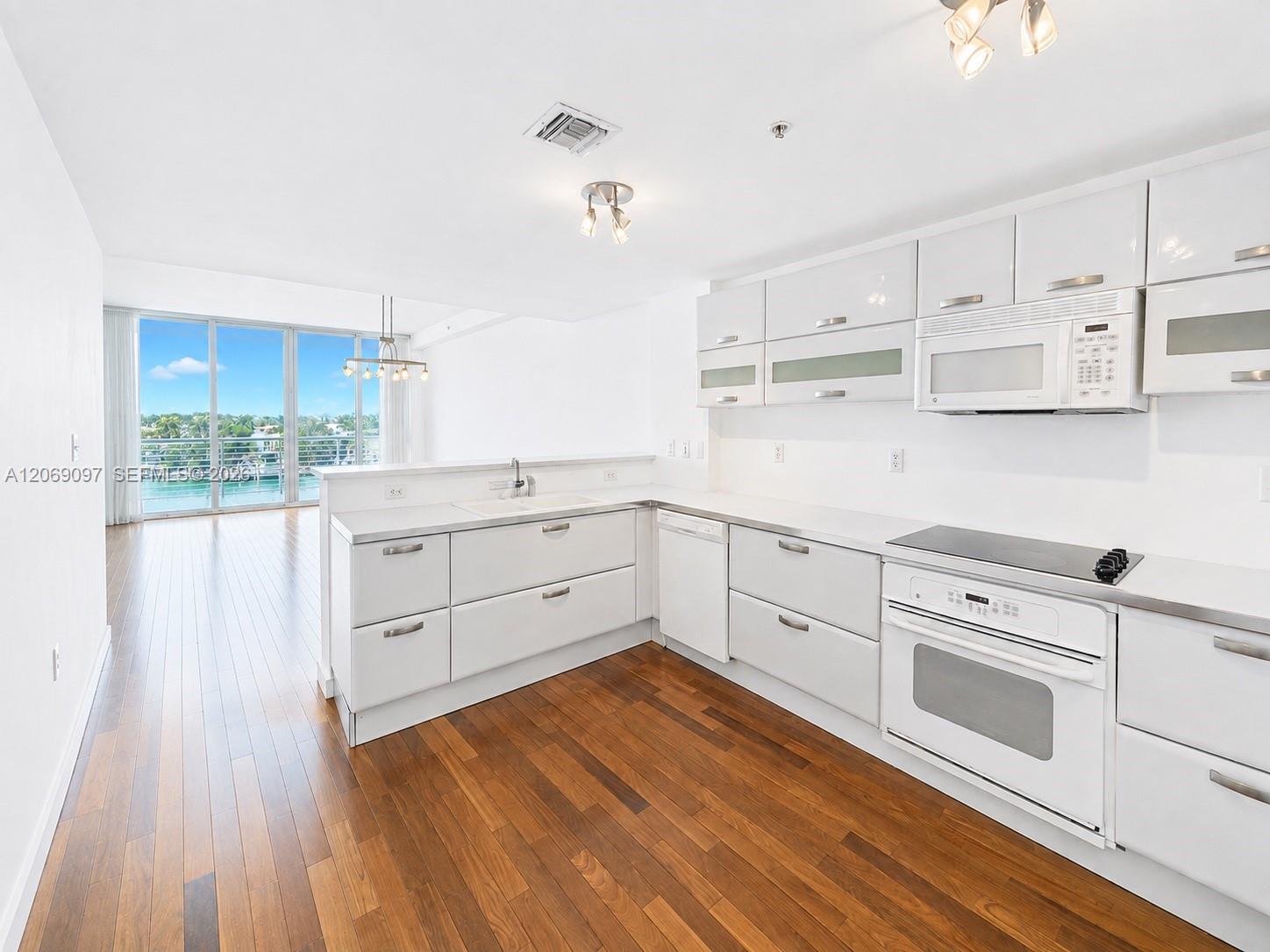 A12069097 Property Photo 3