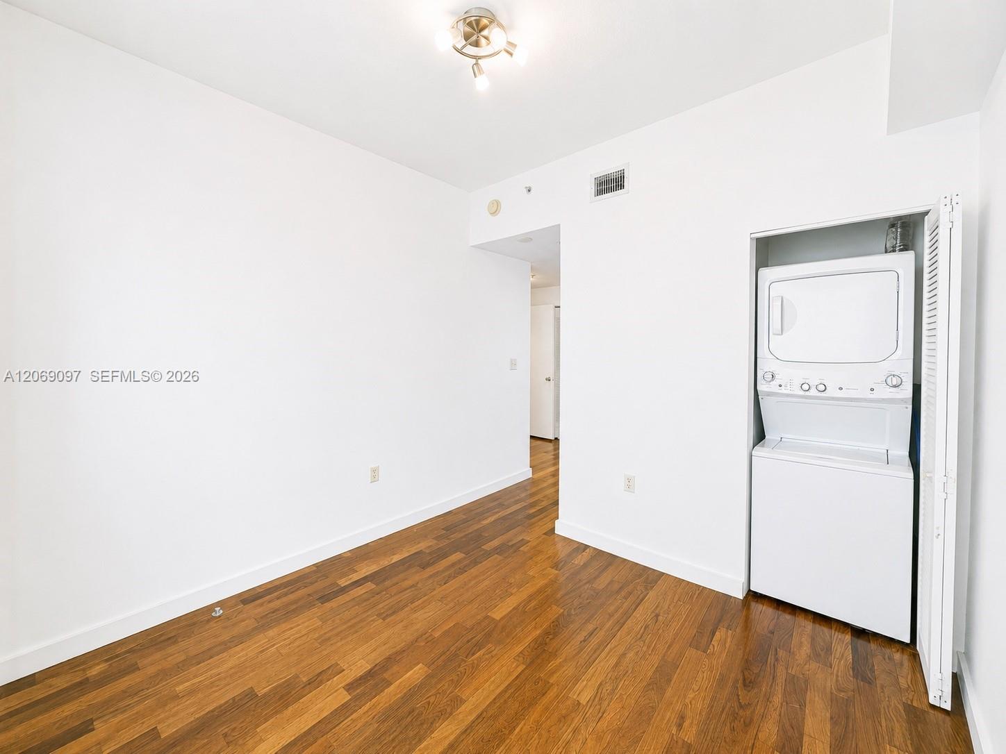 A12069097 Property Photo 24