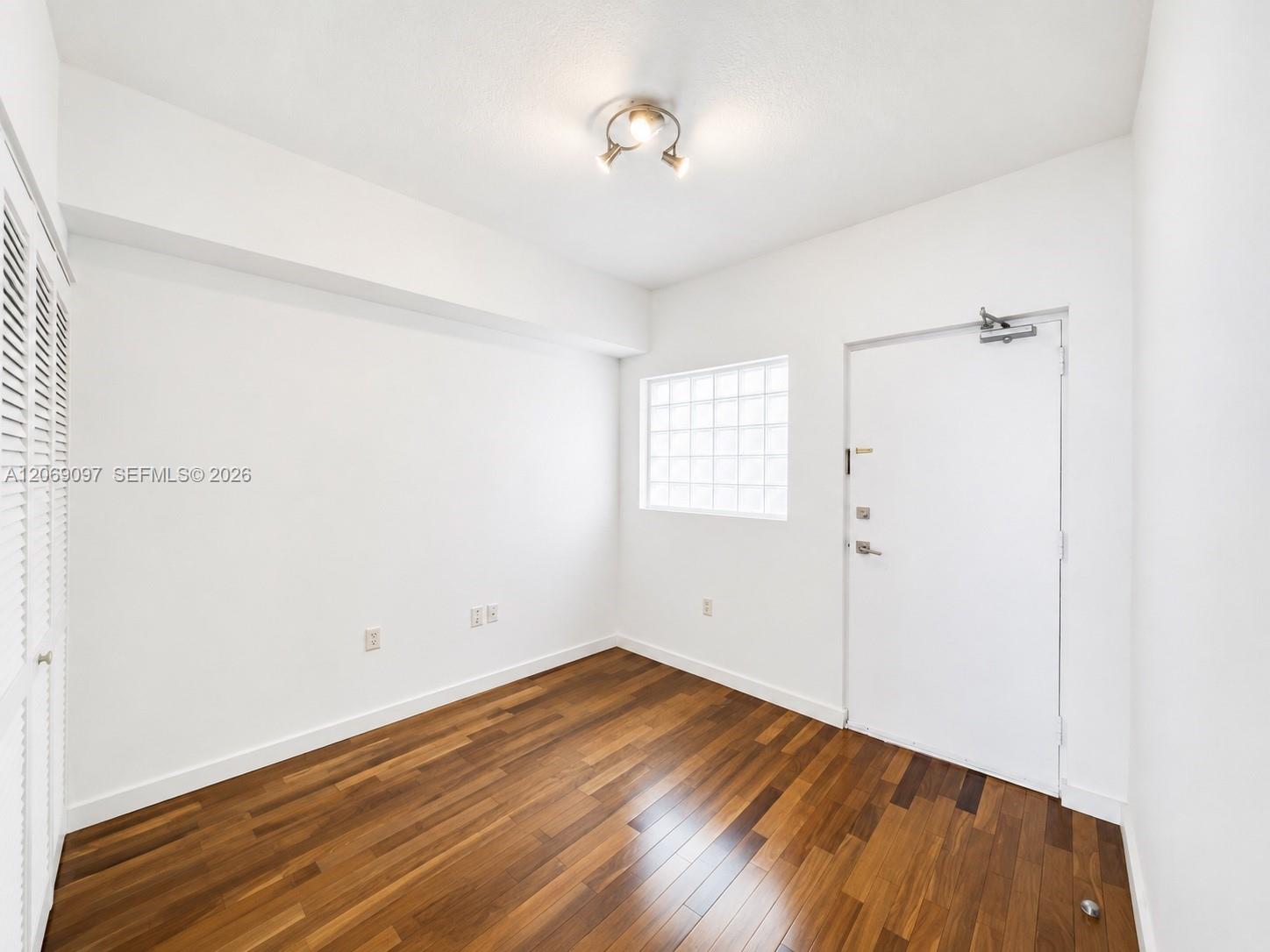 A12069097 Property Photo 25