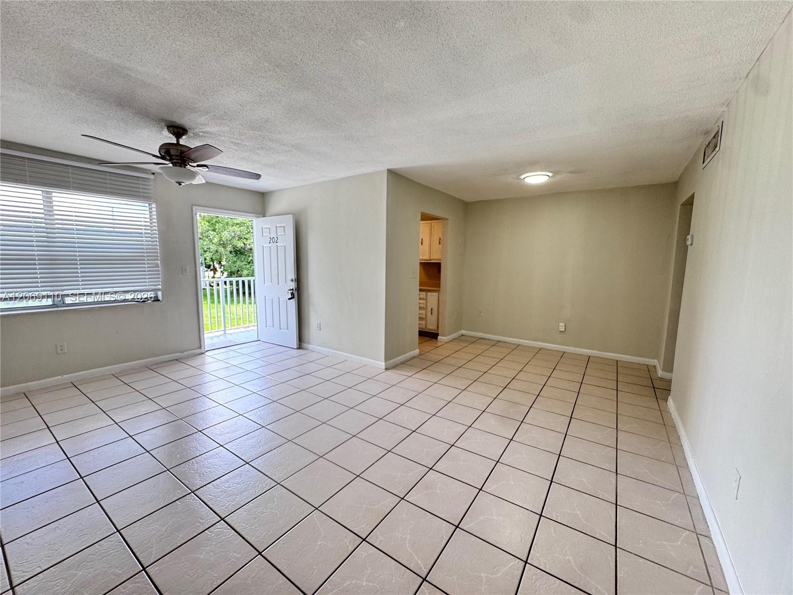 3265 Griffin Road 202 Property Photo 9