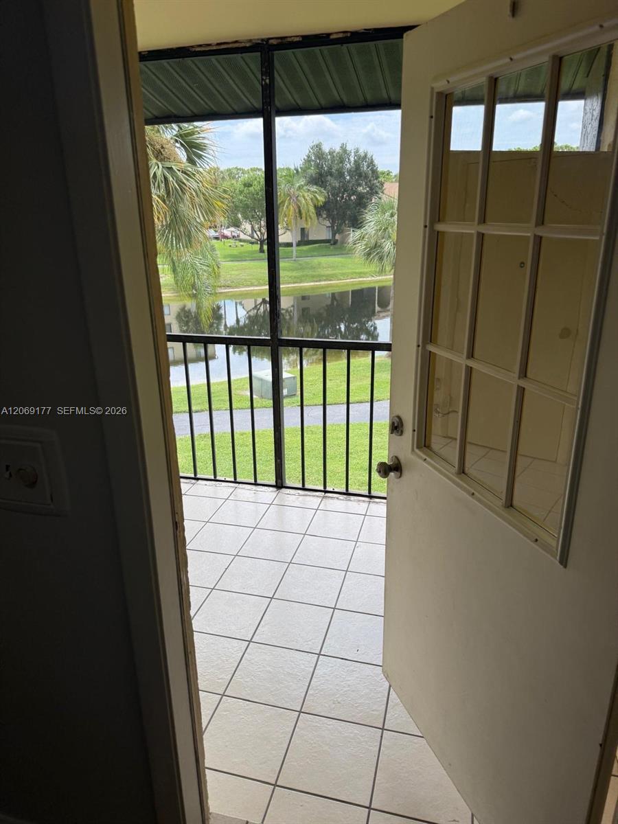 529 Shady Pine Way B2 Property Photo 4
