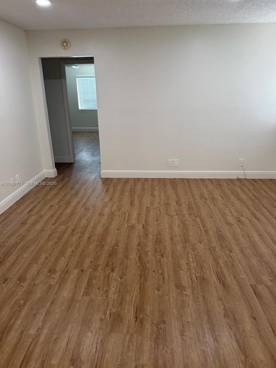 529 Shady Pine Way B2 Property Photo 5