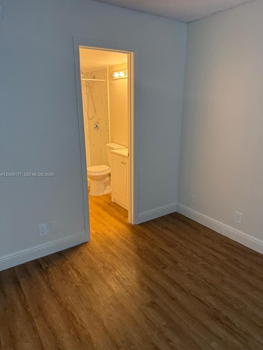 529 Shady Pine Way B2 Property Photo 6