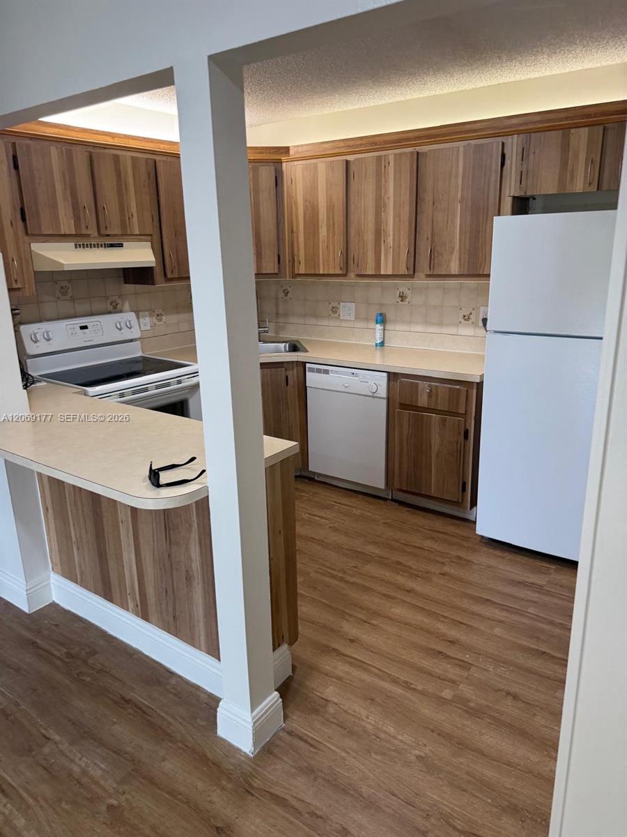 529 Shady Pine Way B2 Property Photo 8