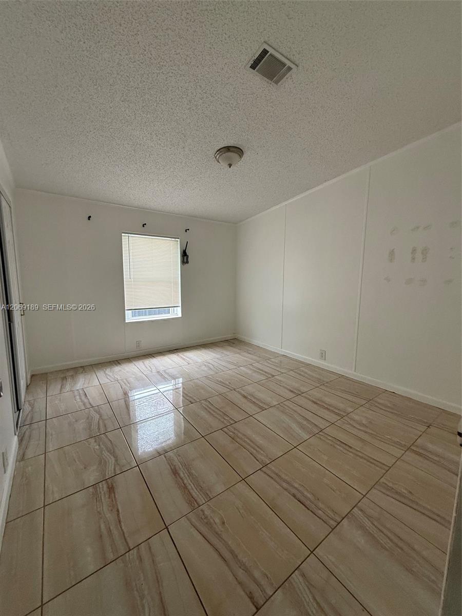 A12069189 Property Photo 3