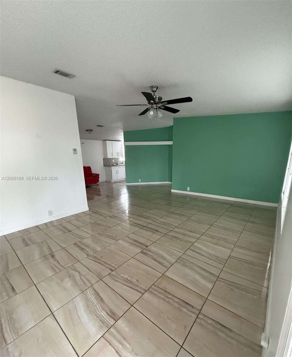 A12069189 Property Photo 4