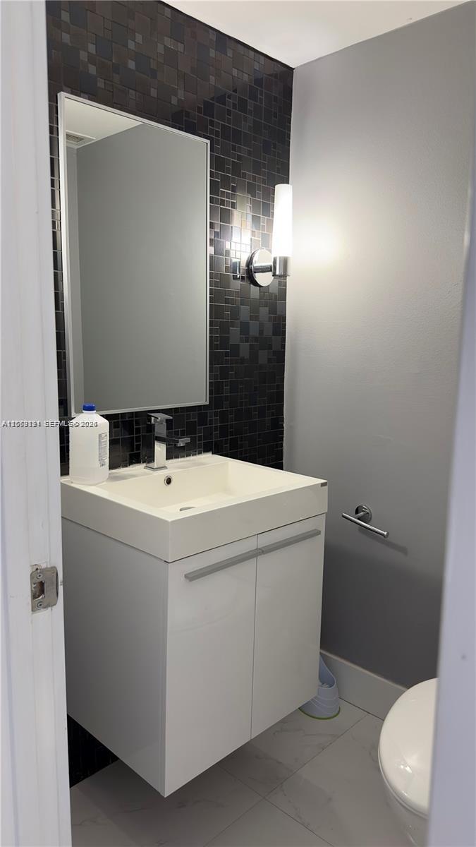 300 Bayview Drive 1102 Property Photo 14