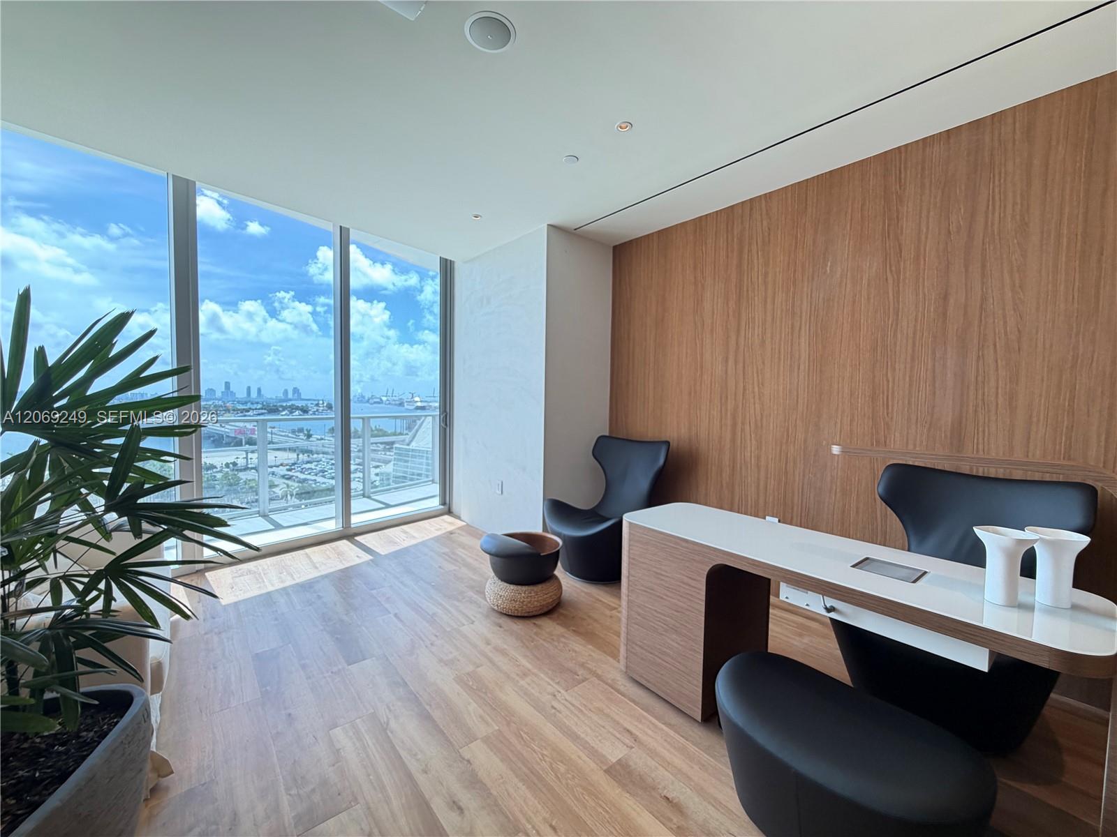 1400 Biscayne Boulevard 1807 Property Photo 24