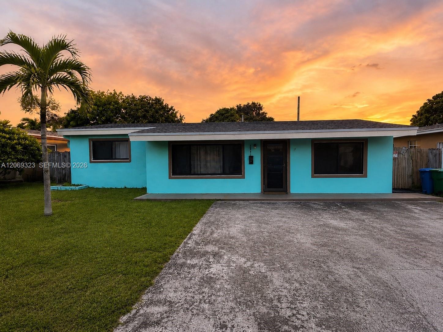 2906 Island Drive Property Photo 1