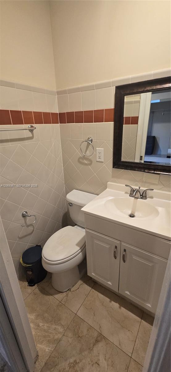 A12069367 Property Photo 15
