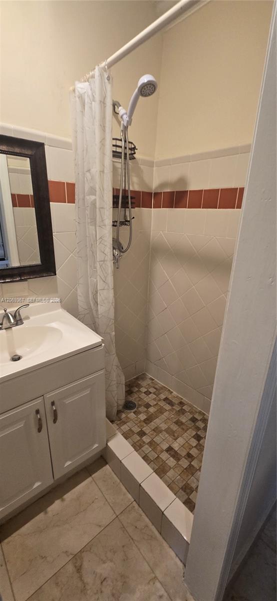 A12069367 Property Photo 16
