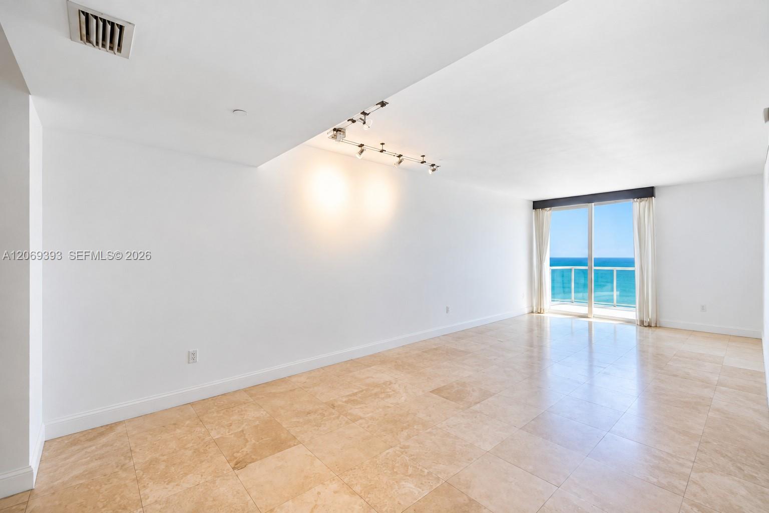 6365 Collins Avenue 2805 Property Photo 4