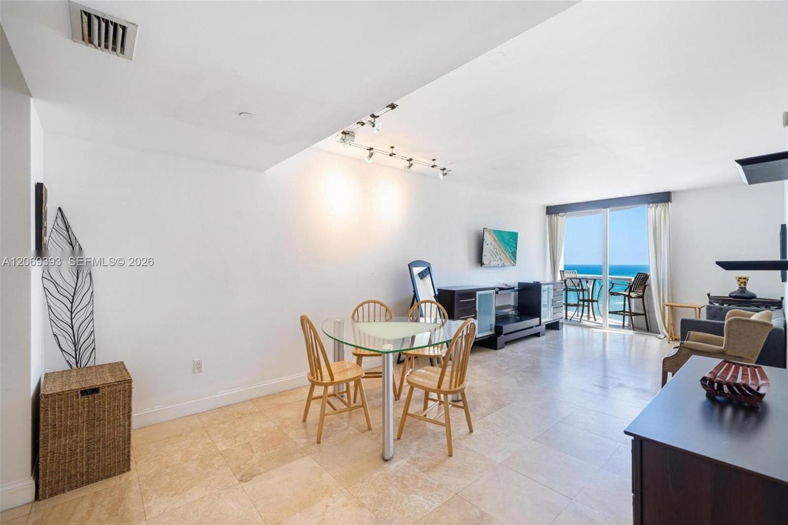 6365 Collins Avenue 2805 Property Photo 12