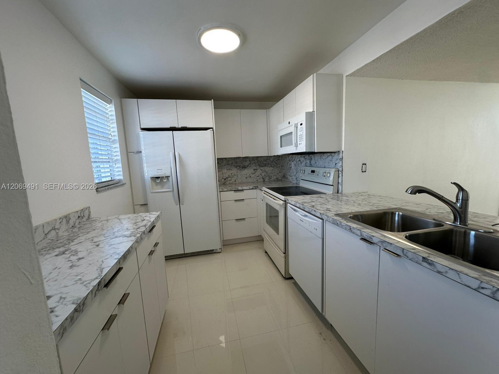 14170 Sw 84th Street 402-f Property Photo 12