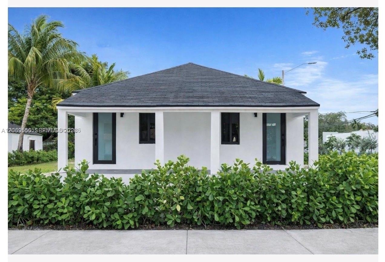 6905 NW 4th Court B Property Photo 1