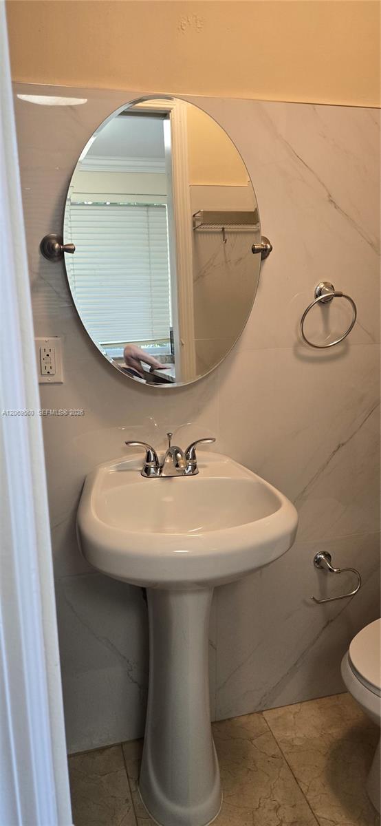 A12069560 Property Photo 10