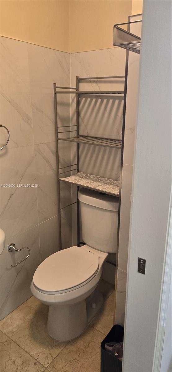A12069560 Property Photo 11