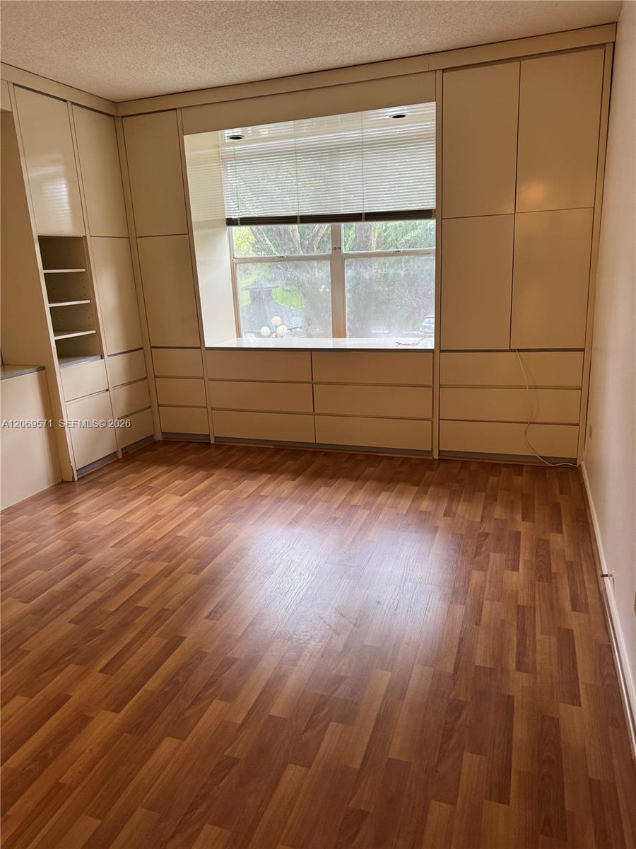 A12069571 Property Photo 18