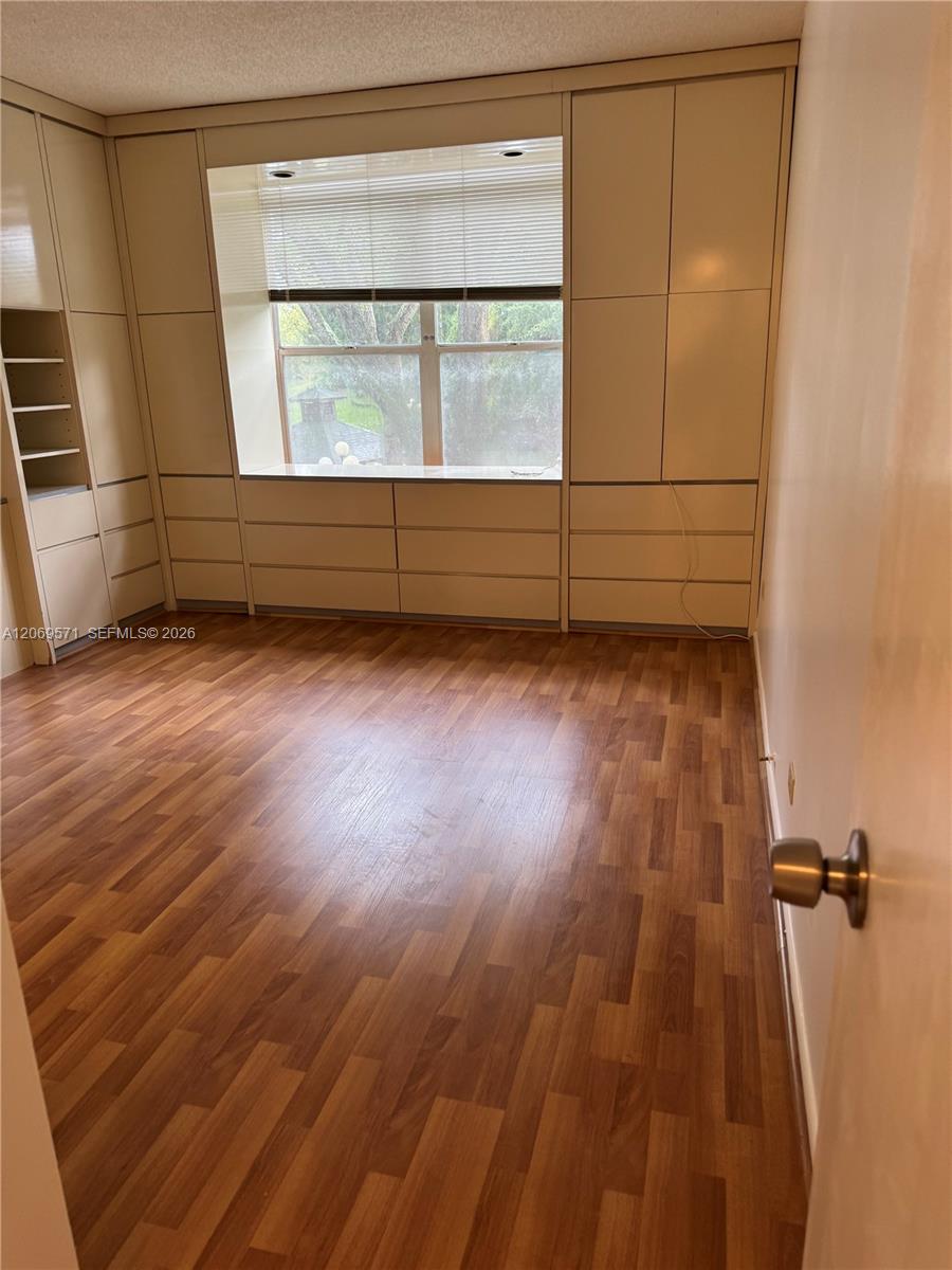 A12069571 Property Photo 21
