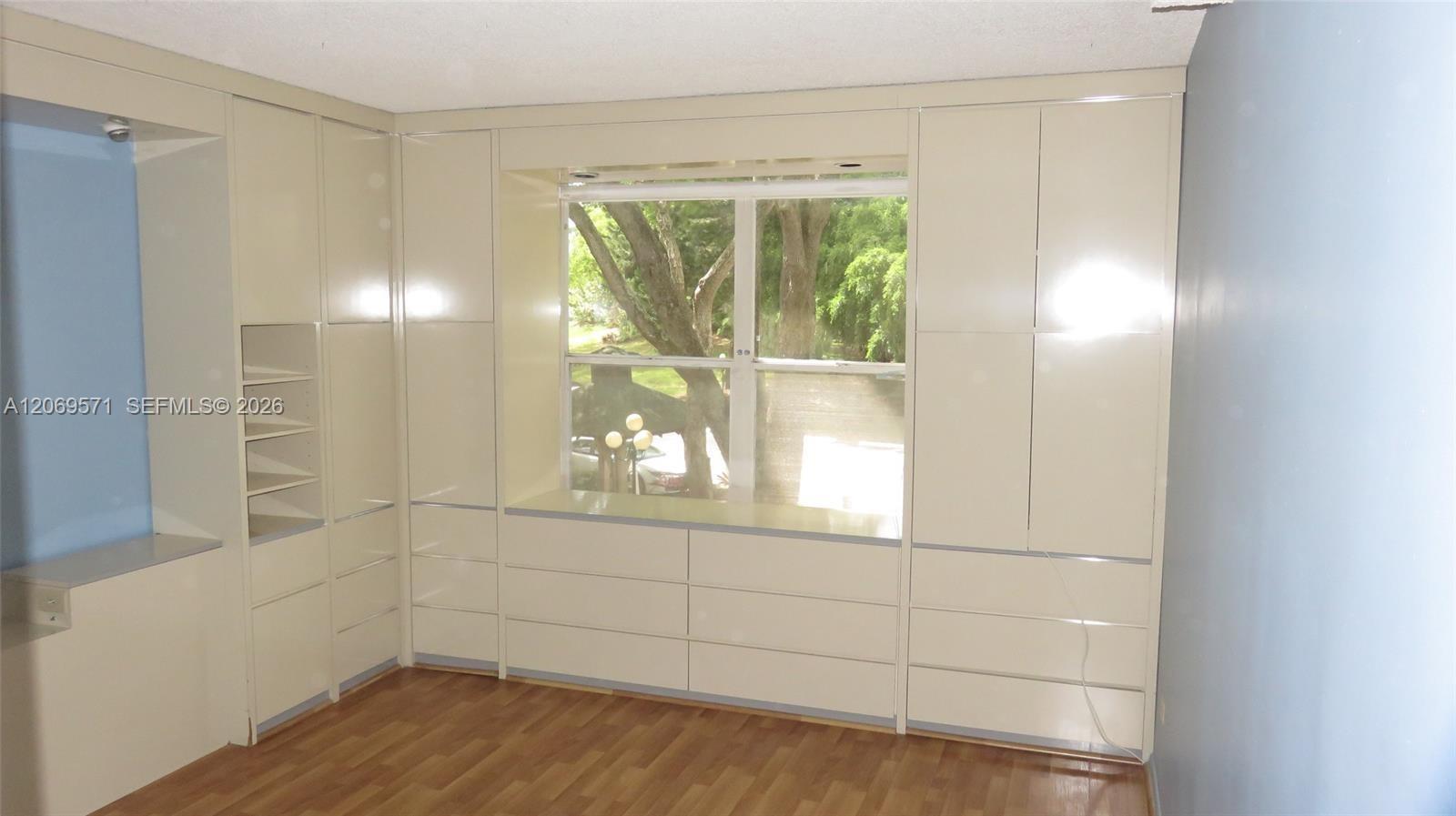 A12069571 Property Photo 23