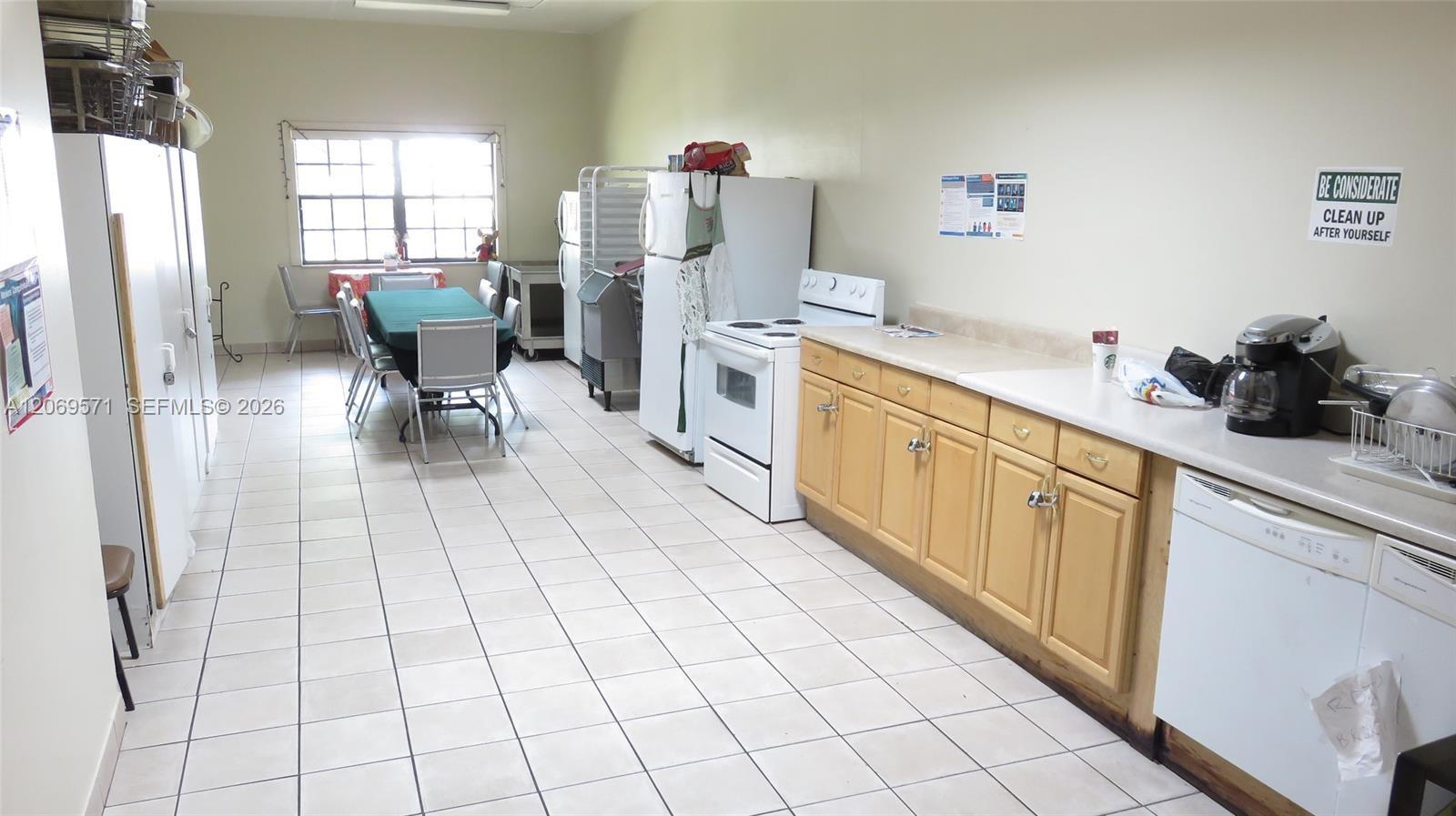 A12069571 Property Photo 40