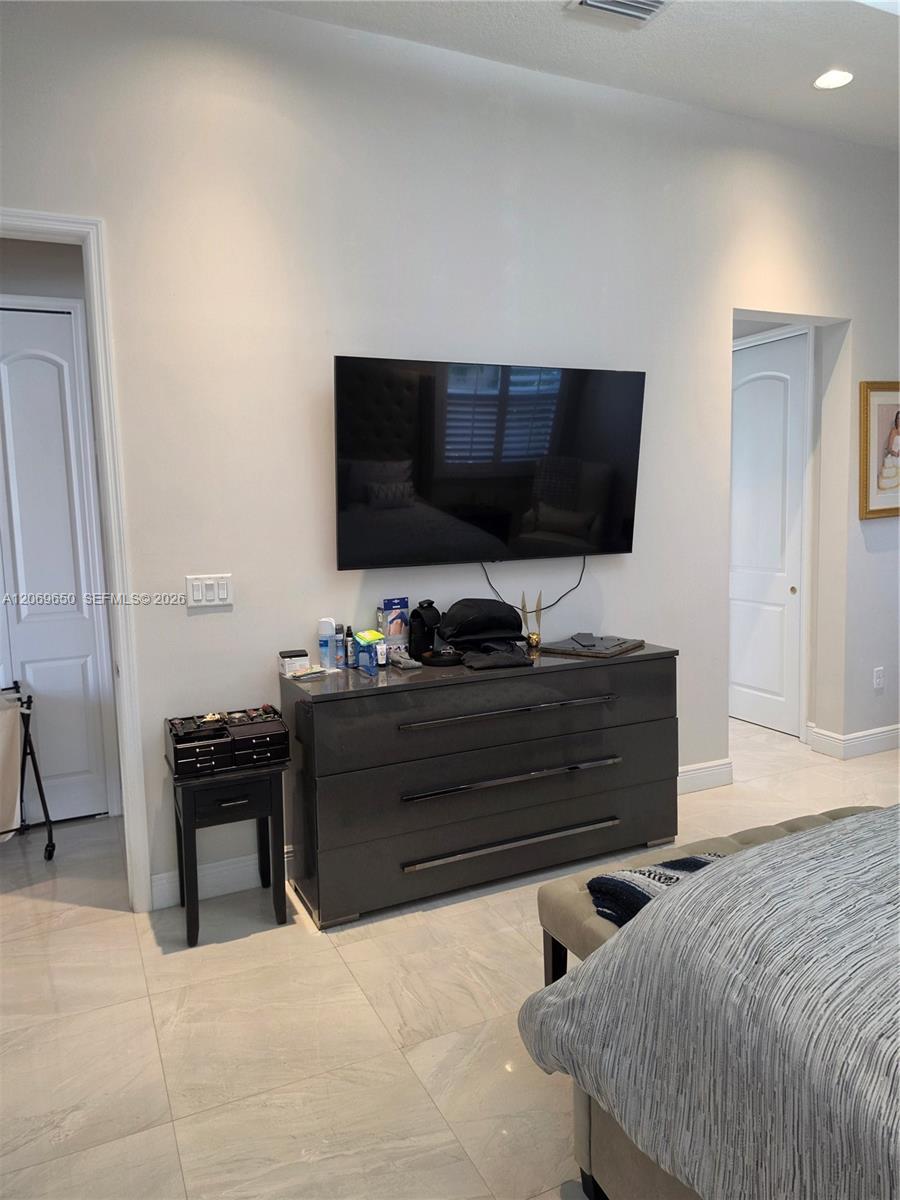 A12069650 Property Photo 12