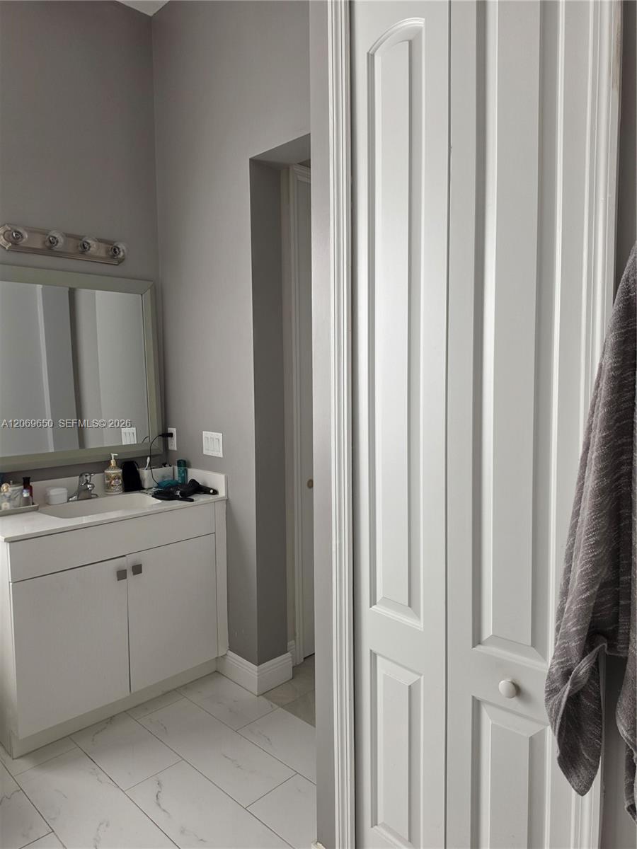 A12069650 Property Photo 13