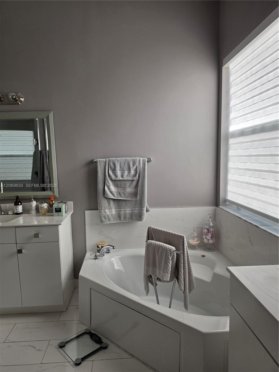A12069650 Property Photo 16