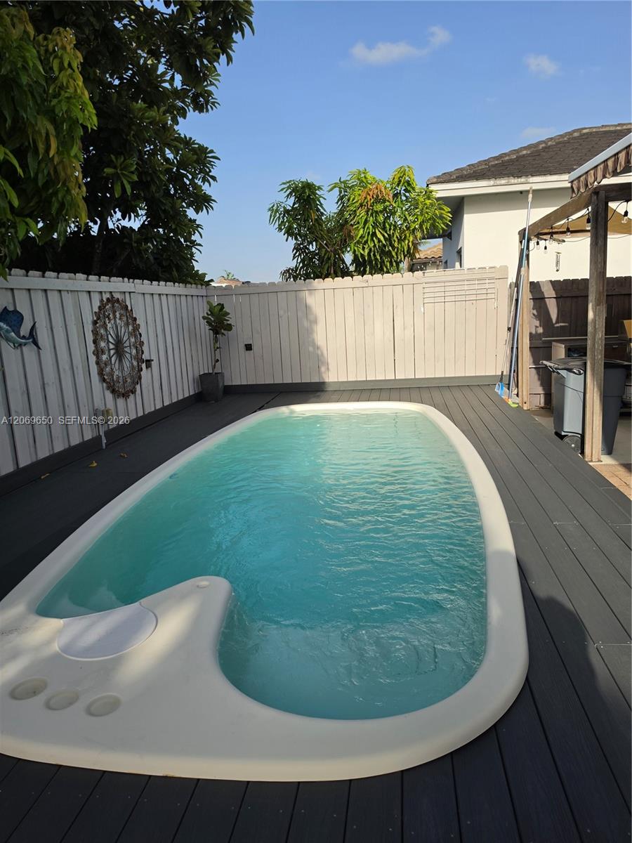 A12069650 Property Photo 25