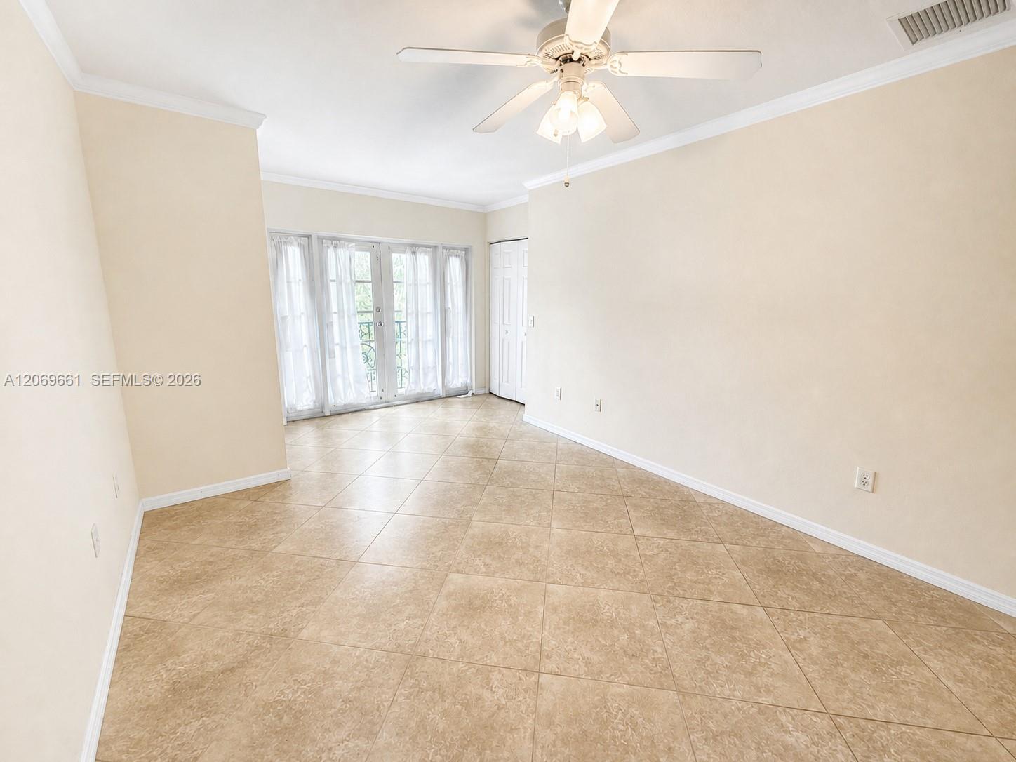 1000 Palm Trail 3 Property Photo 8