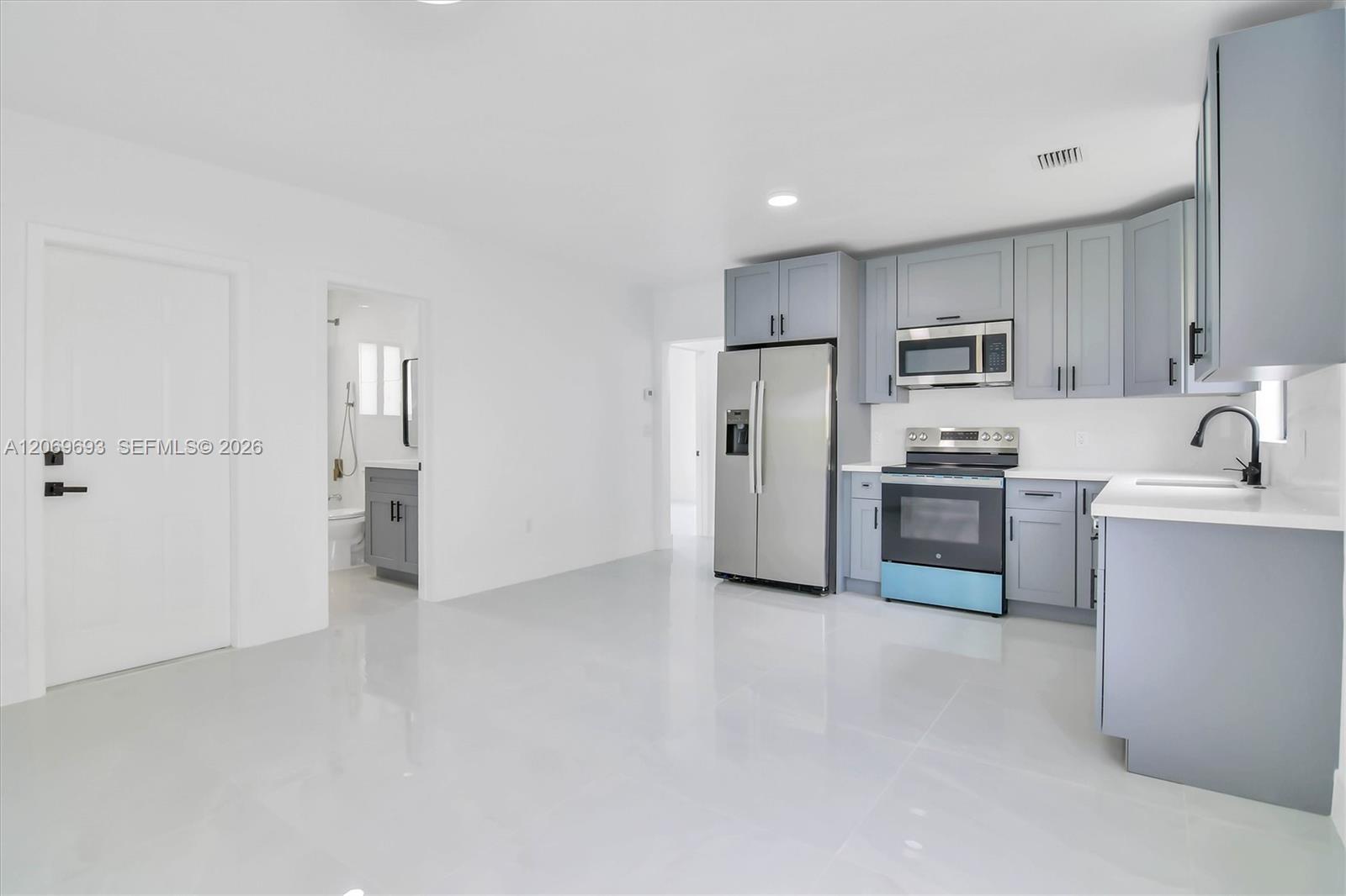 A12069693 Property Photo 5