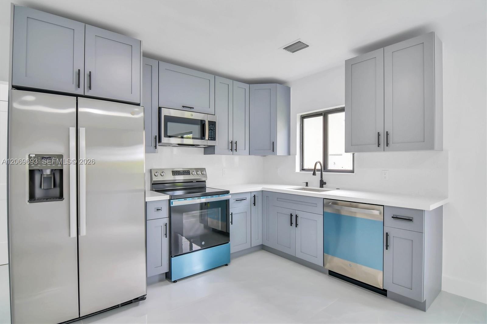 A12069693 Property Photo 8
