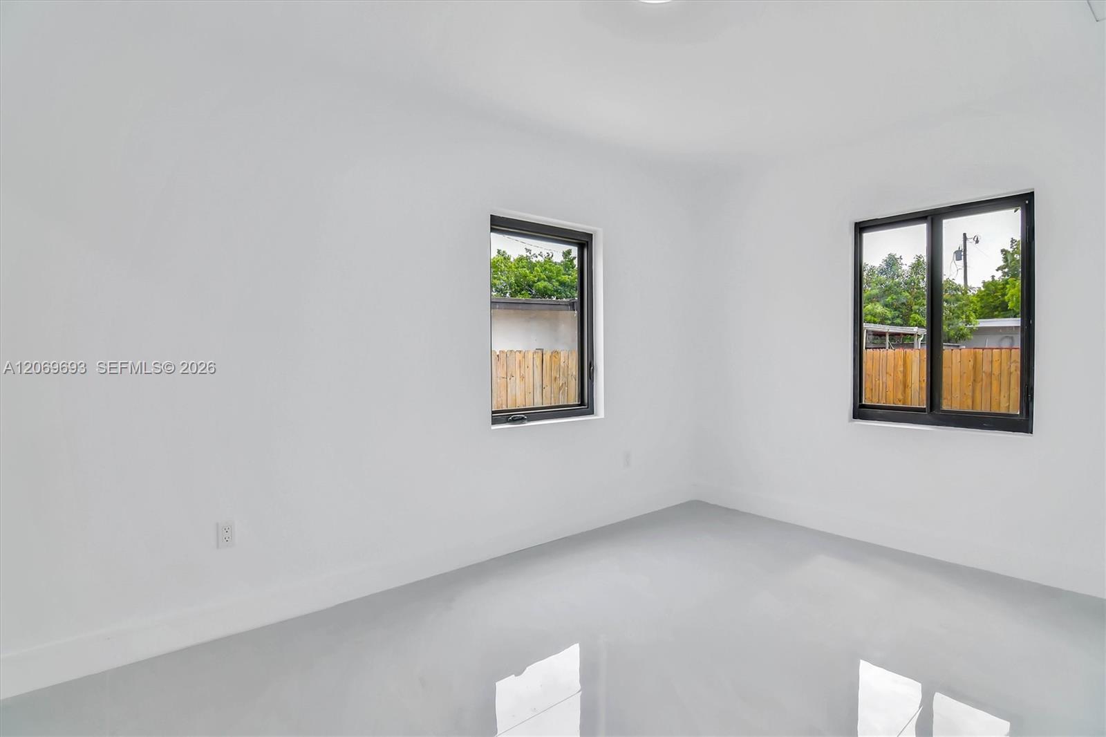 A12069693 Property Photo 11